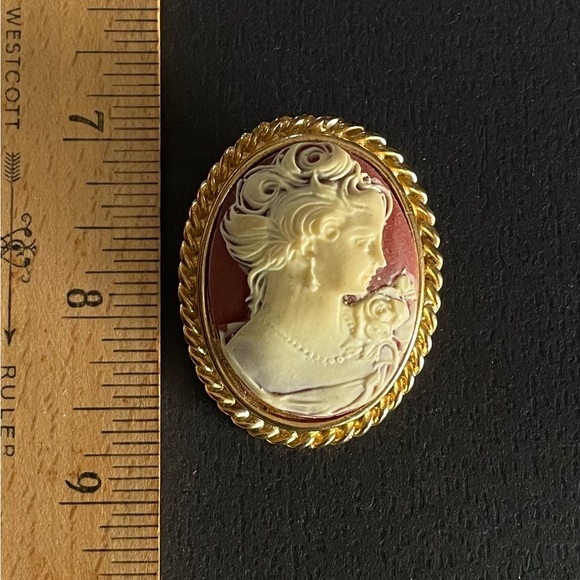 Vintage Cameo Pin Brooch with C Clasp - Picture 3 of 5